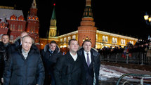 Vladimir Putin,a la izquierda, y Dmitri Medvedev. Vladimir Putin,a la izquierda, y Dmitri Medvedev.