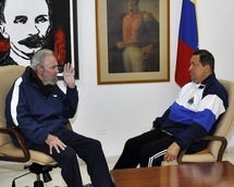 Fidel Castro-izquierda- y Hugo Chávez.