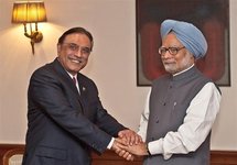 Asif Ali Zardari-izquierda-y Manmohan Singh.