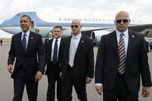 Barack Obama, rodeado de agentes del servicio secreto.