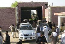 Entrada de la cárcel en Bannu. Entrada de la cárcel en Bannu.