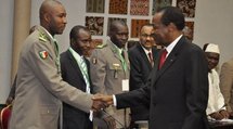 Blaise Compaoré, con militares malienses.