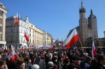 Manifestantes cristianos católicos contrarios al gobierno polaco. Manifestantes cristianos católicos contrarios al gobierno polaco.