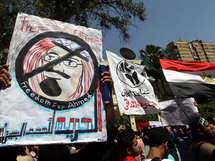 Manifestación en El Cairo pidiendo la liberación de Ahmed, el abogado egipcio detenido.