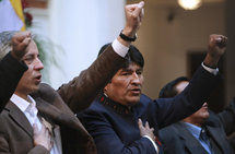 Evo Morales, en el centro
