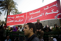 Manifestación en El Cairo para protestar contra el poder militar