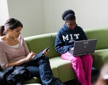 Universidades estadounidenses Harvard y MIT apuestan a cursos en internet Universidades estadounidenses Harvard y MIT apuestan a cursos en internet