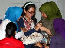 Familiares de las víctimas llorando, en el aeropuerto de Jakarta, Indonesia. Familiares de las víctimas llorando, en el aeropuerto de Jakarta, Indonesia.