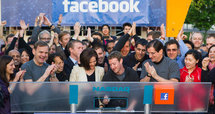 Facebook entra en bolsa y su presidente suena campana de Wall Street Facebook entra en bolsa y su presidente suena campana de Wall Street