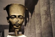 Una pieza egipcia, en un museo. Una pieza egipcia, en un museo.
