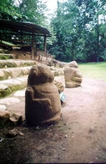 Esculturas mayas en Tak'alik Ab'aj