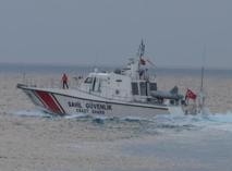 Un barco turco busca restos del avión derribado. Un barco turco busca restos del avión derribado.
