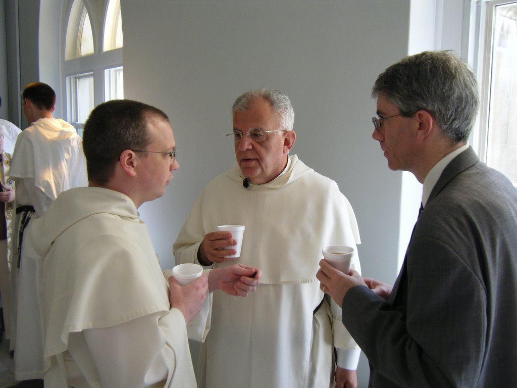 El arzobispo estadounidense Joseph Augustine Di Noia, en el  centro. El arzobispo estadounidense Joseph Augustine Di Noia, en el  centro.