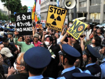 Manifestantes contrarios a la energía nuclear, en Japón. Manifestantes contrarios a la energía nuclear, en Japón.
