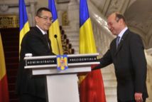 Victor Ponta-izquierda- y Traian Basescu