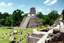 Pirámides del Parque Nacional Arqueológico de Tikal