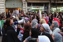 Algunas mujeres, en la plaza de la Liberación-Tahrir-. Algunas mujeres, en la plaza de la Liberación-Tahrir-.
