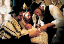 Una circuncisión de un niño judío Una circuncisión de un niño judío