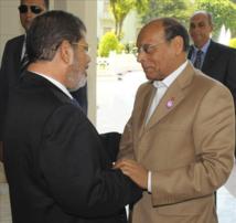 Mursi, a la izquierda, y Munsef Marsuki. Mursi, a la izquierda, y Munsef Marsuki.