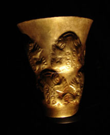 Un vaso de la cultura Sicán Un vaso de la cultura Sicán