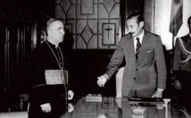 El cardenal primado Raúl Primatesta y el dictador Jorge Videla, en los 70.