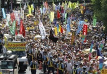 Miles de manifestantes contra la energía nuclear, en Tokio.