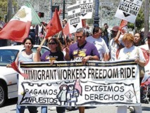 Jóvenes indocumentados en EEUU se registran para frenar su deportación