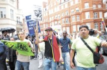 Partidarios de Assange se manifiestan a favor de su liberación.