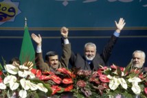 Ahmadinijad-a la izquierda-y Haniya.