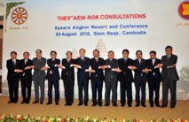 Los ministros de comercio de la mayoría de los dieciséis países de Asia, en Camboya.
