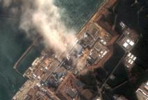 El humo de la explosión de la central nuclear de Fukushima, el año pasado.