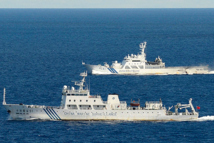 Un barco chino y otro japonés, cerca de las islas Diaoyu.