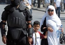 Una mujer violada por dos policías en Túnez, acusada de atentado al pudor