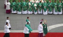 El Papa, durante la inauguración del sínodo en el Vaticano. El Papa, durante la inauguración del sínodo en el Vaticano.