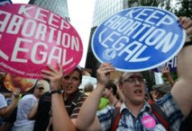 Manifestantes a favor del aborto, en Virginia.