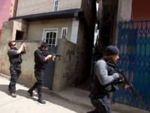 Policías civiles, en la favela de Jacarezinho, en Rio de Janeiro, Brasil Policías civiles, en la favela de Jacarezinho, en Rio de Janeiro, Brasil