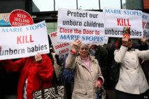 Manifestantes contra el aborto, en Irlanda del norte.