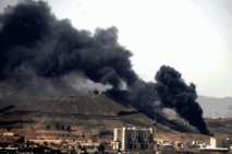 Mueren 15 soldados en un ataque con coche bomba de Al Qaida en Yemen Mueren 15 soldados en un ataque con coche bomba de Al Qaida en Yemen