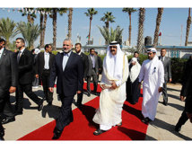 Ismail Haniyeh, a la izquierda, y Hamad ben Jalifa Al Thani