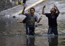 Huracán Sandy se dirige al este de EEUU tras dejar 59 muertos en el Caribe Huracán Sandy se dirige al este de EEUU tras dejar 59 muertos en el Caribe
