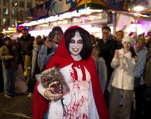 Gente celebrando Halloween en Perú