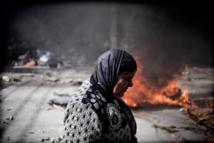 Una mujer camina en el campamento de Shufat, en Jerusalén, en Palestina Una mujer camina en el campamento de Shufat, en Jerusalén, en Palestina