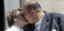 Francia abre la vía al matrimonio homosexual