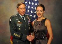 David Petraeus-izquierda-y su presunta amante, Paula Broadwell