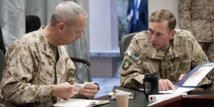John Allen-izquierda-y David Petraeus