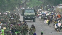 Soldados y civiles en Goma, en el Congo Soldados y civiles en Goma, en el Congo