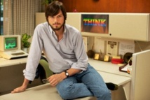 Ashton Kutcher, representando a Steve Jobs en la película