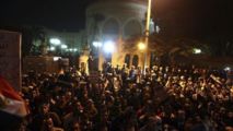 Miles de manifestantes contrarios a Mursi rodean el palacio presidencial
