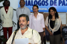 Marcos Calarcá, el portavoz de las FARC, lee el comunicado.