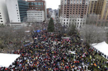 Miles de manifestantes contrarios a la nueva ley en Michigan Miles de manifestantes contrarios a la nueva ley en Michigan